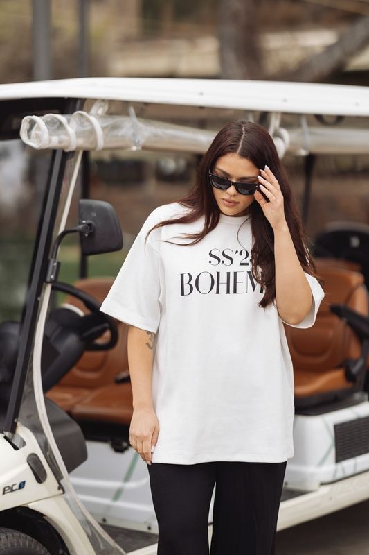 Футболка с надписью "SS'25 BOHEMIA", молочный