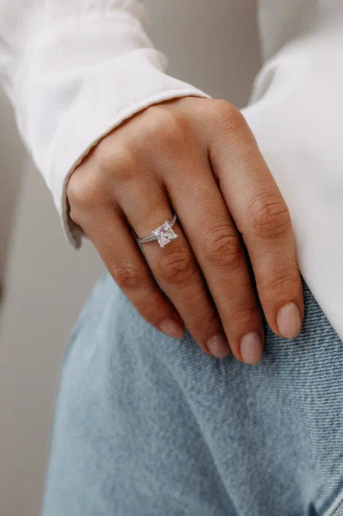 Кольцо с фианитами и россыпью