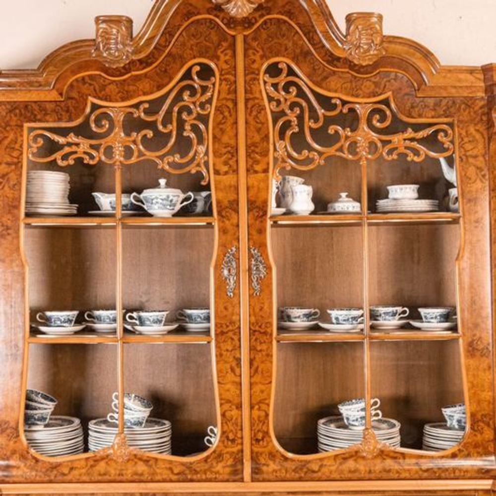 Витрина в стиле Чиппендейл