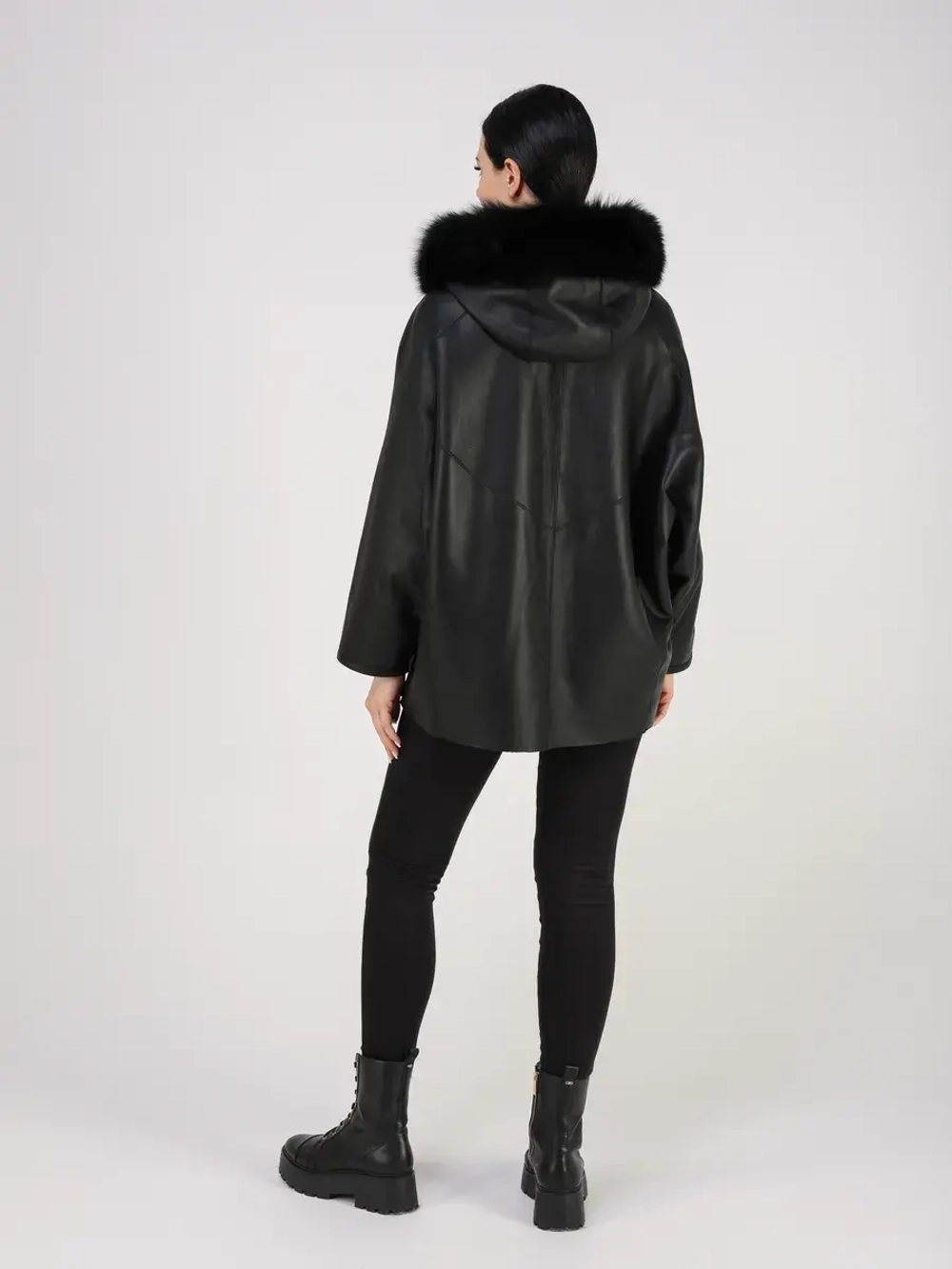 Дубленка зимняя натуральная с капюшоном оверсайз