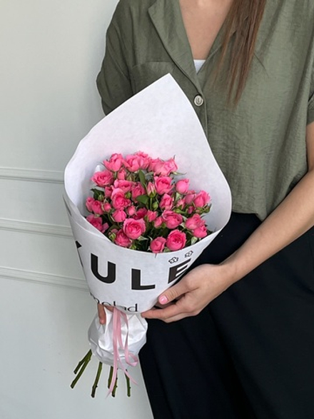 Кулек из кустовых роз