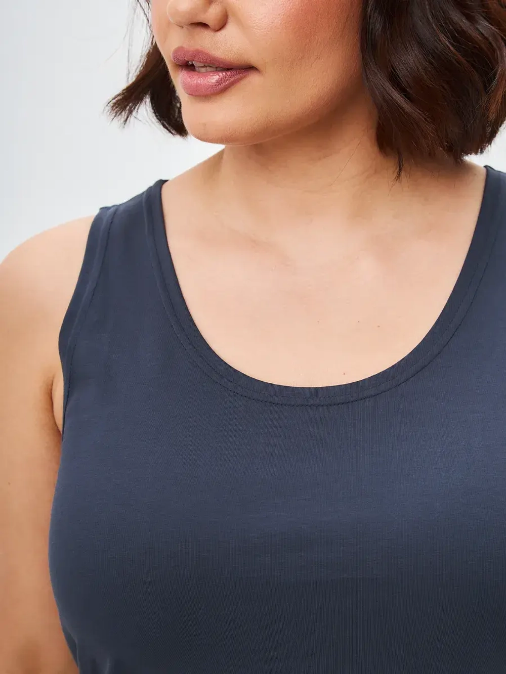 Майка базовая под пиджак удлиненная оверсайз графит