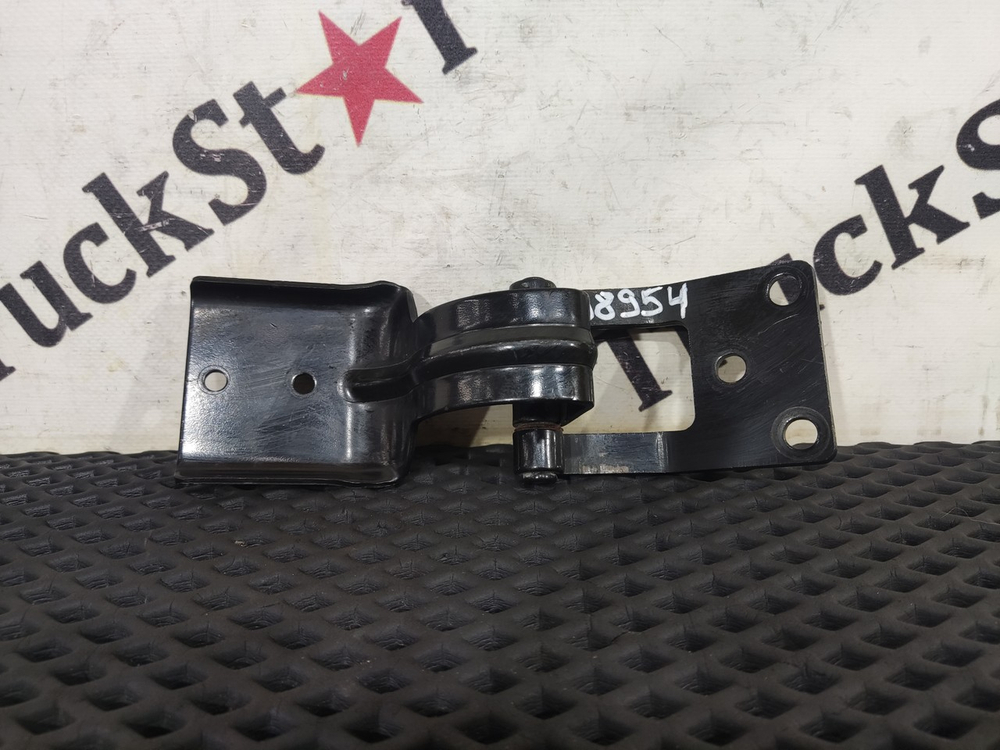 Петля крышки инструментального ящика 2023г.