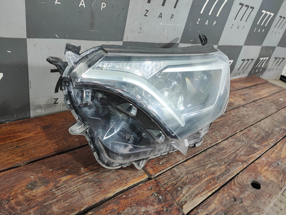 Фара левая галоген Toyota RAV4 IV (XA40) 15-19 Б/У Оригинал 8117042650