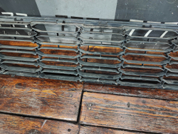 Решетка переднего бампера Citroen C-Elysee 12-16 Б/У Оригинал 9676958080