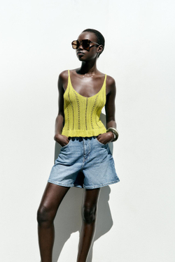 ZARA ТРИКОТАЖНЫЙ ТОП С ВОЛАНАМИ И ПЕРФОРАЦИЕЙ, ЗЕЛЕНЫЙ