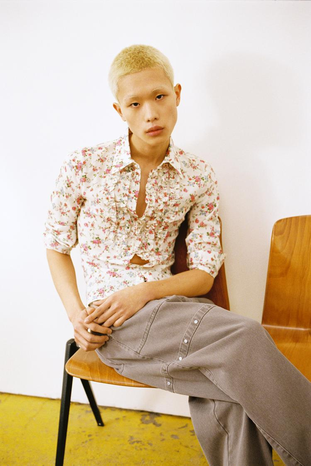 ZARA РУБАШКА С ЦВЕТОЧНЫМ ПРИНТОМ И ВОЛАНАМИ, РАЗНОЦВЕТНЫЙ