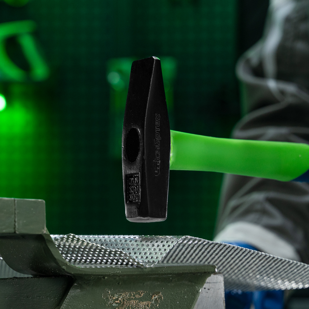 Молоток слесарный, 300 г, фибергласовая обрезиненная рукоятка Сибртех 10319