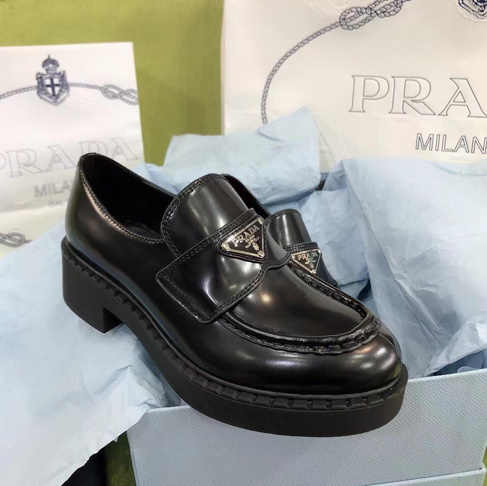 Лоферы Prada