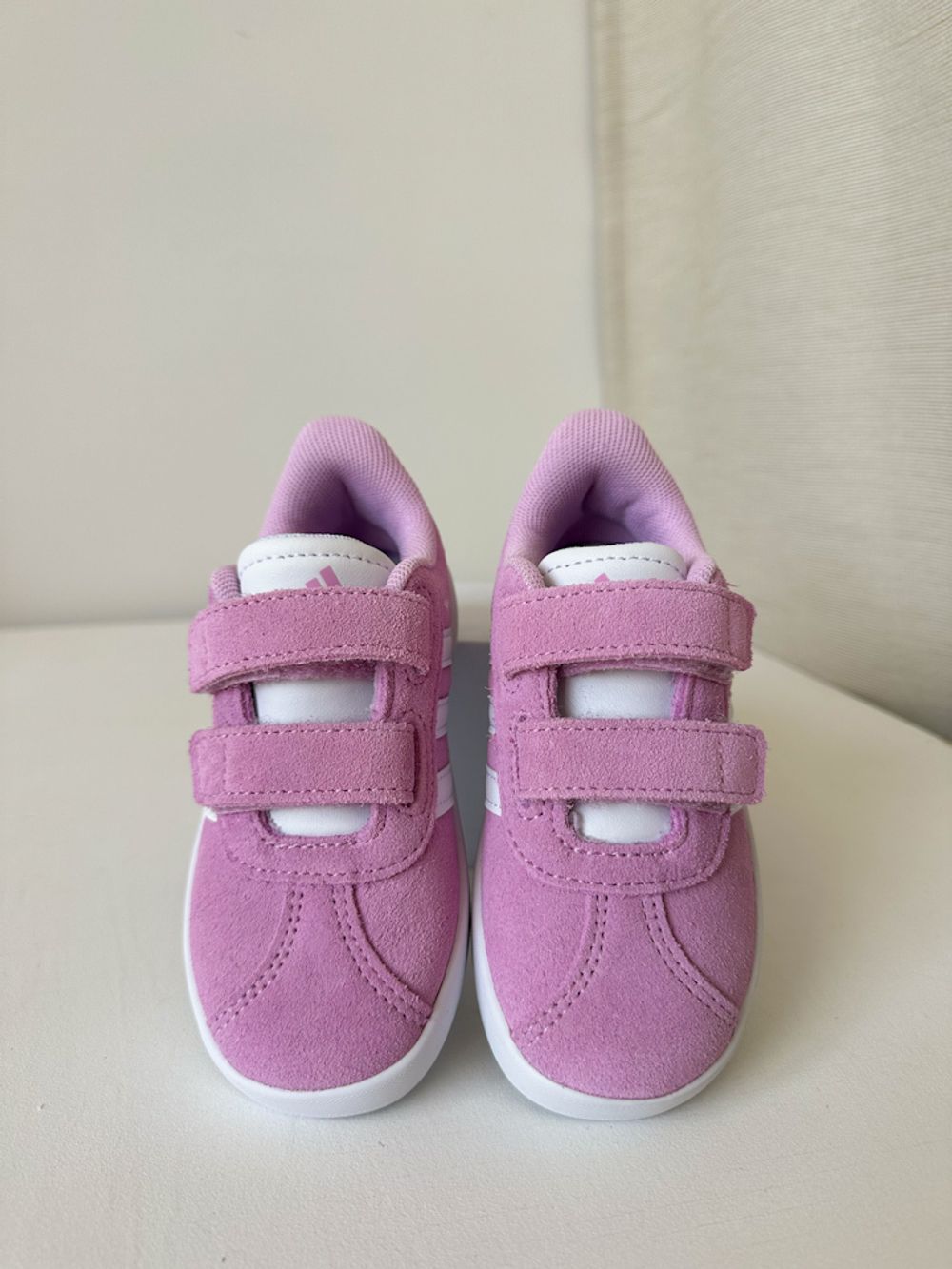 Новые замшевые кеды Adidas, 25