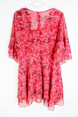 Платье для яркого образа, визуально на 44 размер