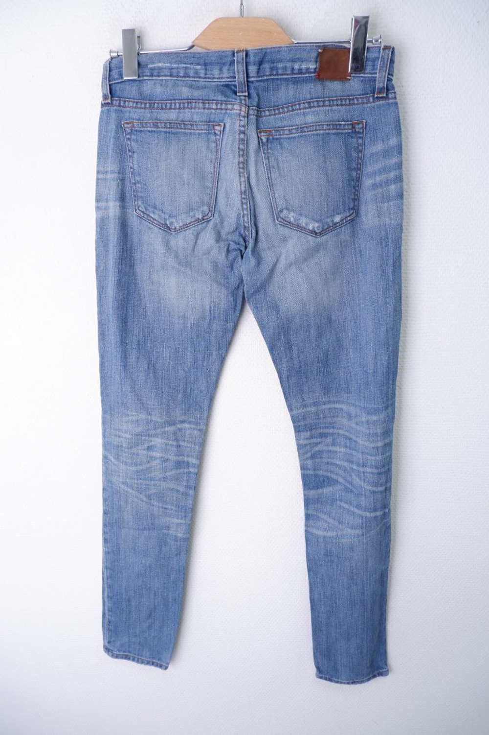 Джинсы с рваным эффектом 42 размер