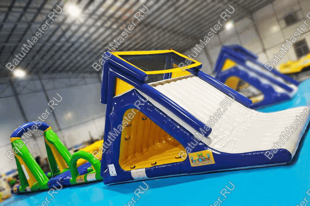 Надувная водная полоса препятствий "Капелька"