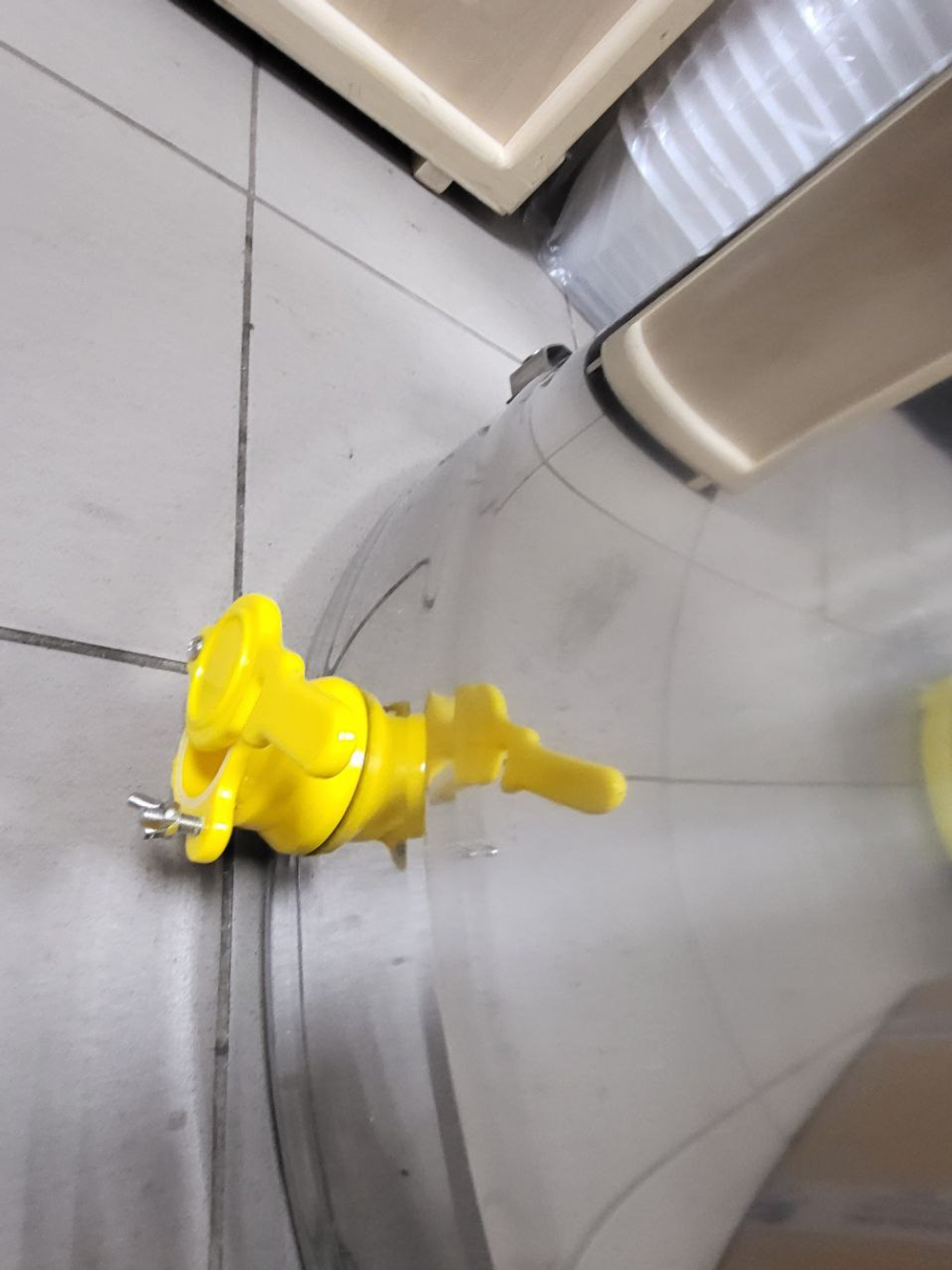 Медогонка 4 рамочная, на ножках, кассеты неповоротные, 220 В (полн. нержавейка) ДП