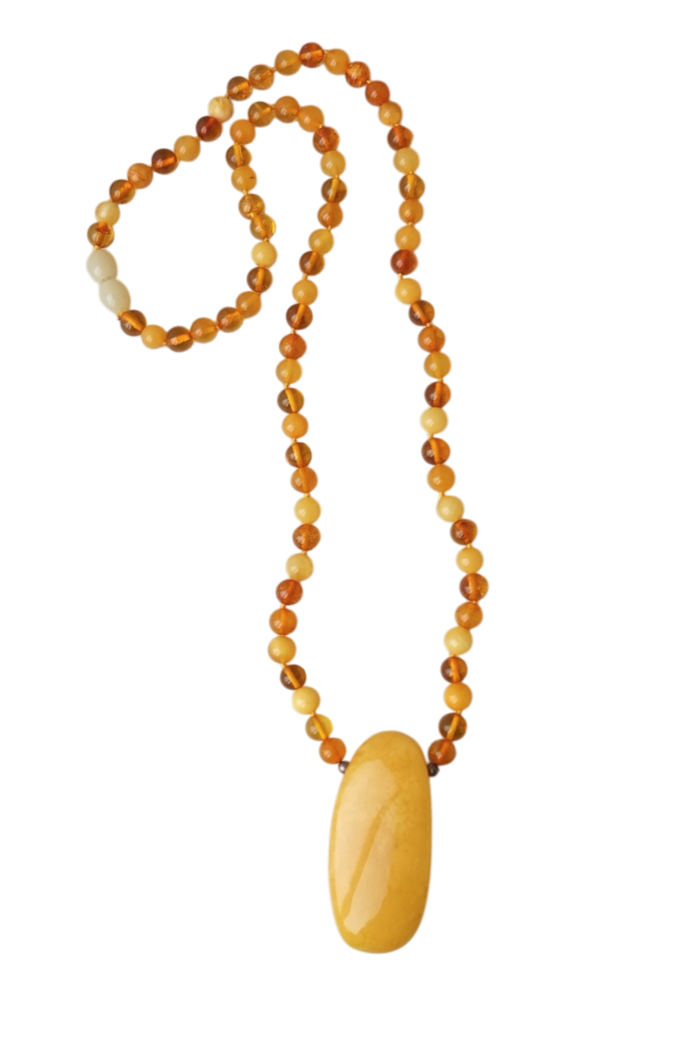 Колье с кулоном из природного янтаря