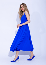 Женское синее платье миди на бретелях