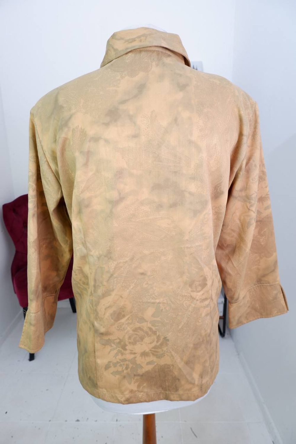 Куртка тонкая для летних прогулок, маркировка М, визуально на 46 размер