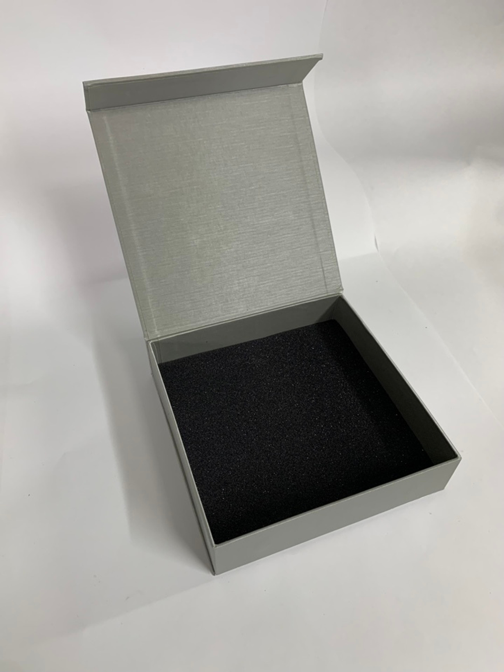 коробка с магнитным клапаном