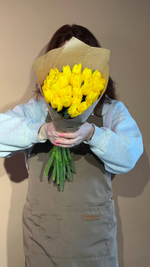 Охапка 20 тюльпанов в крафте