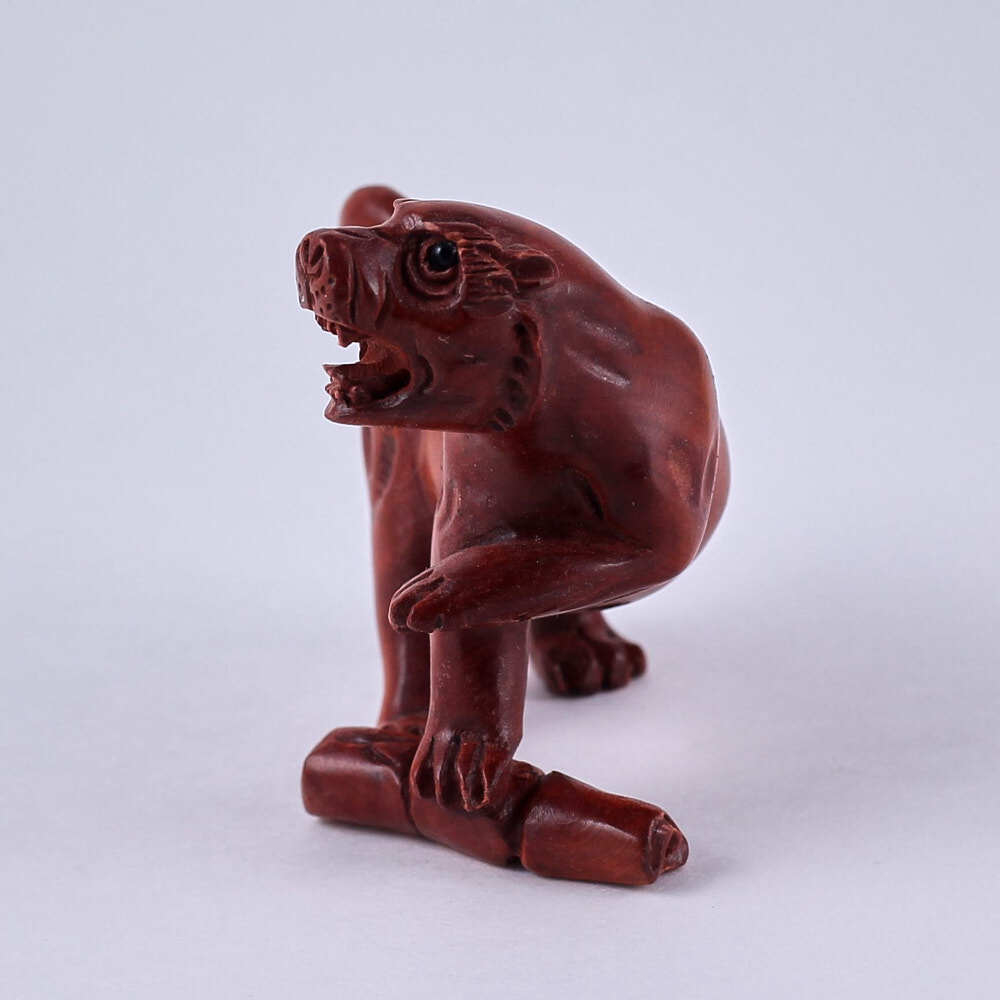 Нэцкэ Тигр с палкой