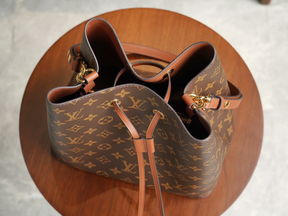 Louis Vuitton NeoNoe MM