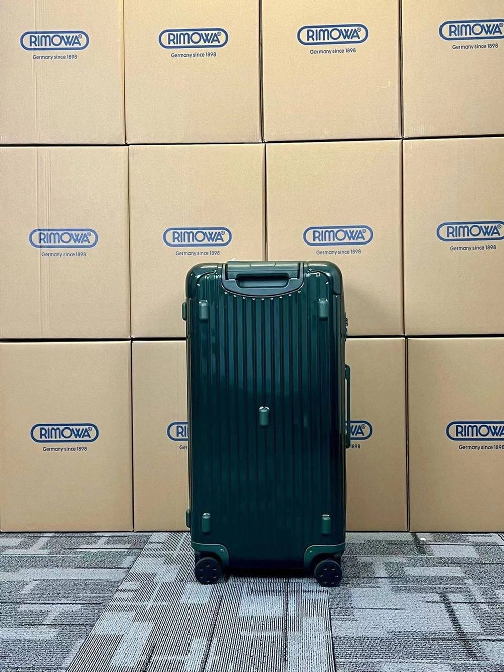 Дорожный чемодан Rimowa Trunk Plus