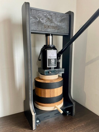 Маслопресс холодного отжима 50 тонн с деревянным бочонком