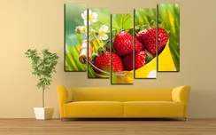 Модульная картина " Спелая клубника в ведерке "