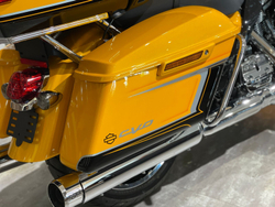Harley-Davidson CVO Road Glide Limited (Hightail Yellow Pearl)