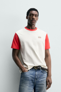 ZARA ФУТБОЛКА В СТИЛЕ КОЛОР-БЛОК С НАШИВКОЙ, ЖЕЛТОВАТО-БЕЛЫЙ