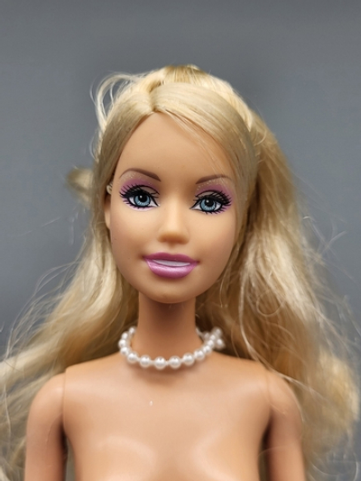 Кукла Барби, Маттел, Индонезия