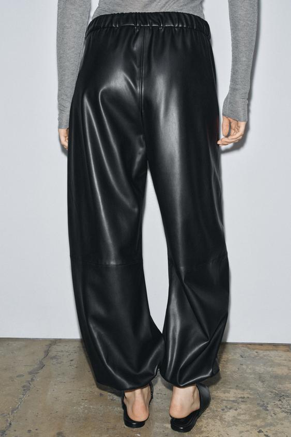 ZARA БРЮКИ-БАГГИ ИЗ ИСКУССТВЕННОЙ КОЖИ — ZW COLLECTION, ЧЕРНЫЙ