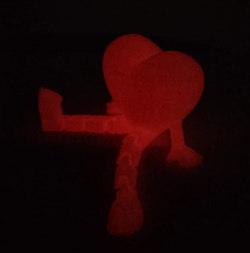 Сердце в темноте светится с подвижными ножками- 3D валентинка подарок универсальный