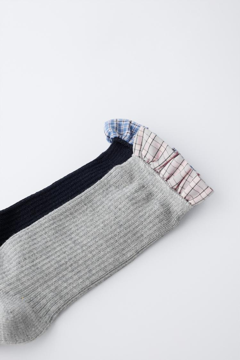 ZARA НАБОР ИЗ ДВУХ ПАР НОСКОВ С ВОЛАНАМИ, СИНИЙ