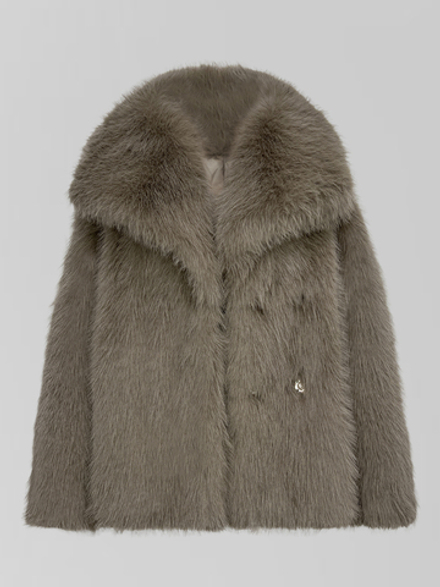 Полушубок Hestovrviio ММ833-28 однотонный пушистый c широким воротником