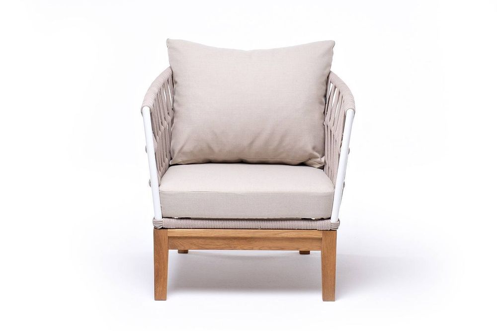 "Диего" кресло плетеное из роупа, основание дуб, каркас алюминий светло-серый (RAL7035) муар, роуп бежевый круглый, ткань бежевая 052