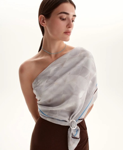 нить бирюзовой воды