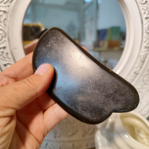 Скребок массажный из базальта 11x5 см