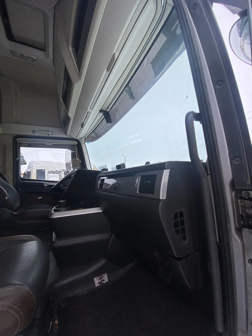 FAW J7 4x2 Седельный тягач CA4180P77K25E5 (Дизельный, 12,5 л, 553 л.с., АТ)