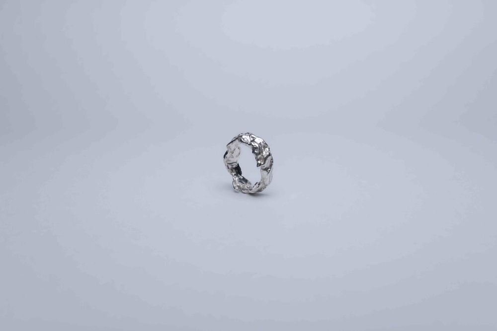 Кольцо Rough Jwlry Flow светлое