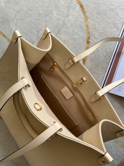 Louis Vuitton Onthego MM