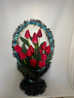 Корзина красные тюльпаны 50 см