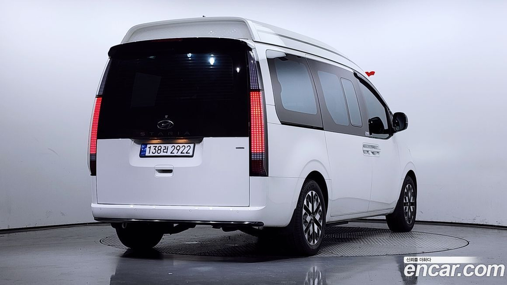 Hyundai Staria 4WD 라운지 9-и местный (11.2023)