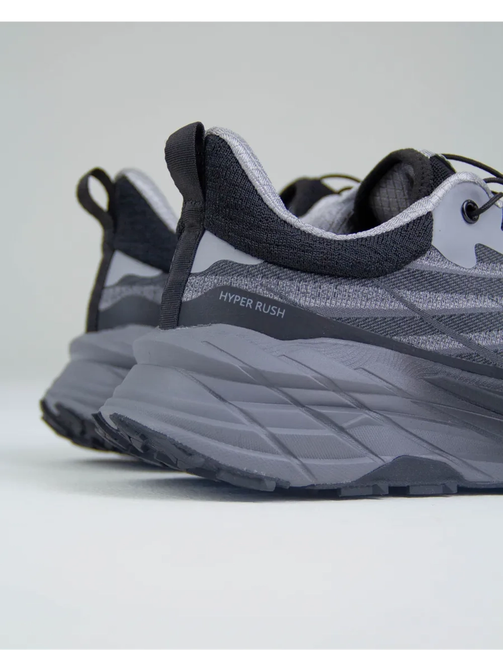 Кроссовки с двойной амортизацией для тренировок