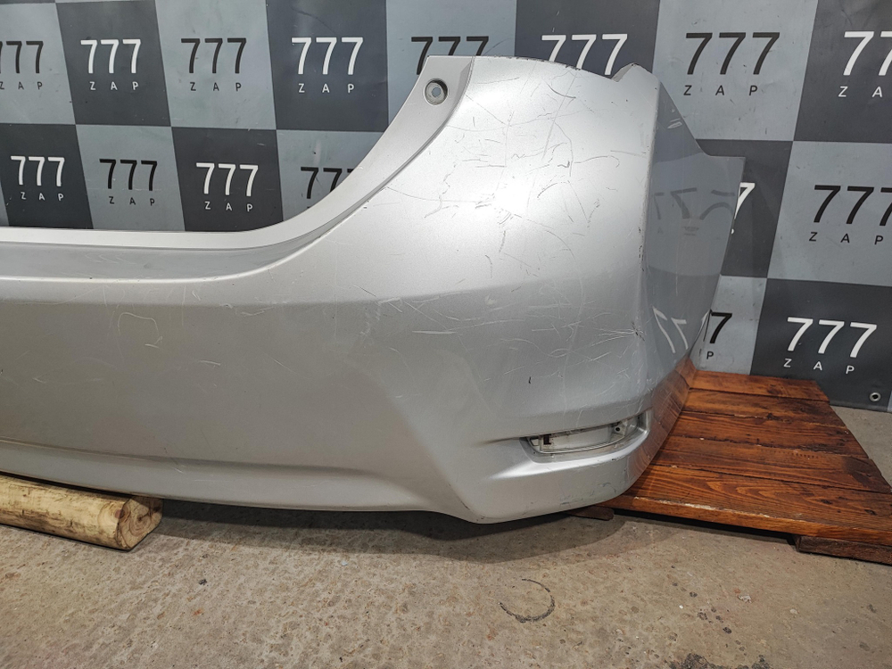 Бампер задний Toyota Corolla E180 5215902A20