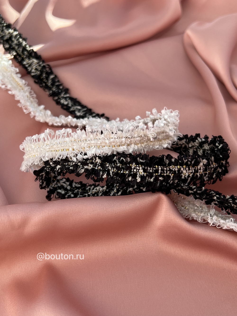 Тесьма черно-белая с люрексом