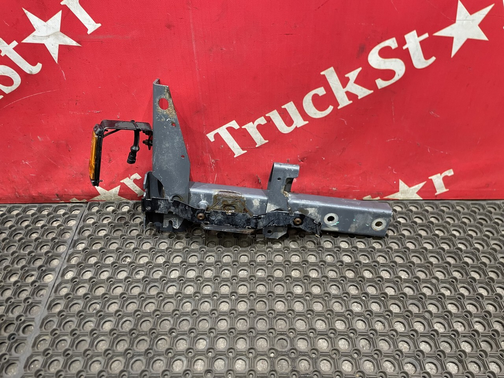 Кронштейн крыла переднего левого 2018г.