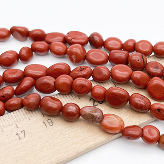 Яшма красная фриформ бусины, размер около 6,5-8,5 мм, цена за нить 38 см