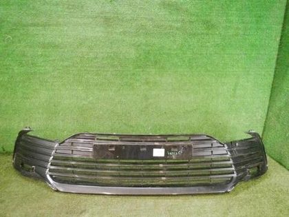 Решетка переднего бампера Toyota Camry XV70 (2020-н.в.)