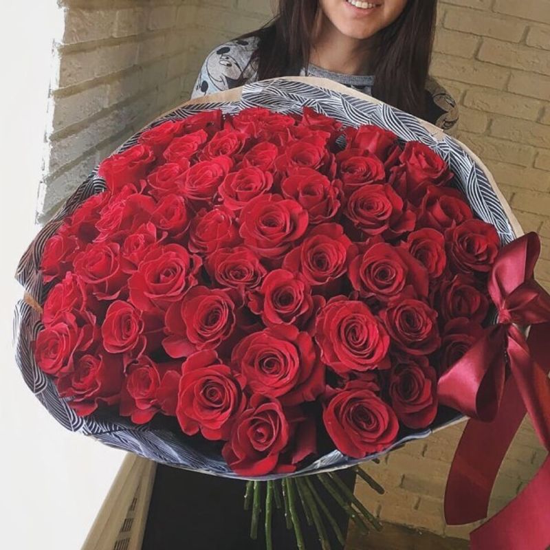 Букет из 51 эквадорской розы 60 см в оформлении (цвет роз на выбор) #1452